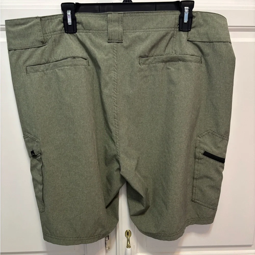 Denali Green Golf Shorts Flat Front Men’s Size 40